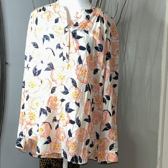 LOFT Cream Sleeveless Blouse with Tie Front and Bib Collar - Picture 2 of 8
